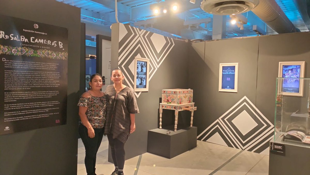 Con la maestra artesana Esperanza  Díaz, especialista en bordado y laca de Chiapa de Corzo, Chiapas.
Gracias por visitar el #MUSART