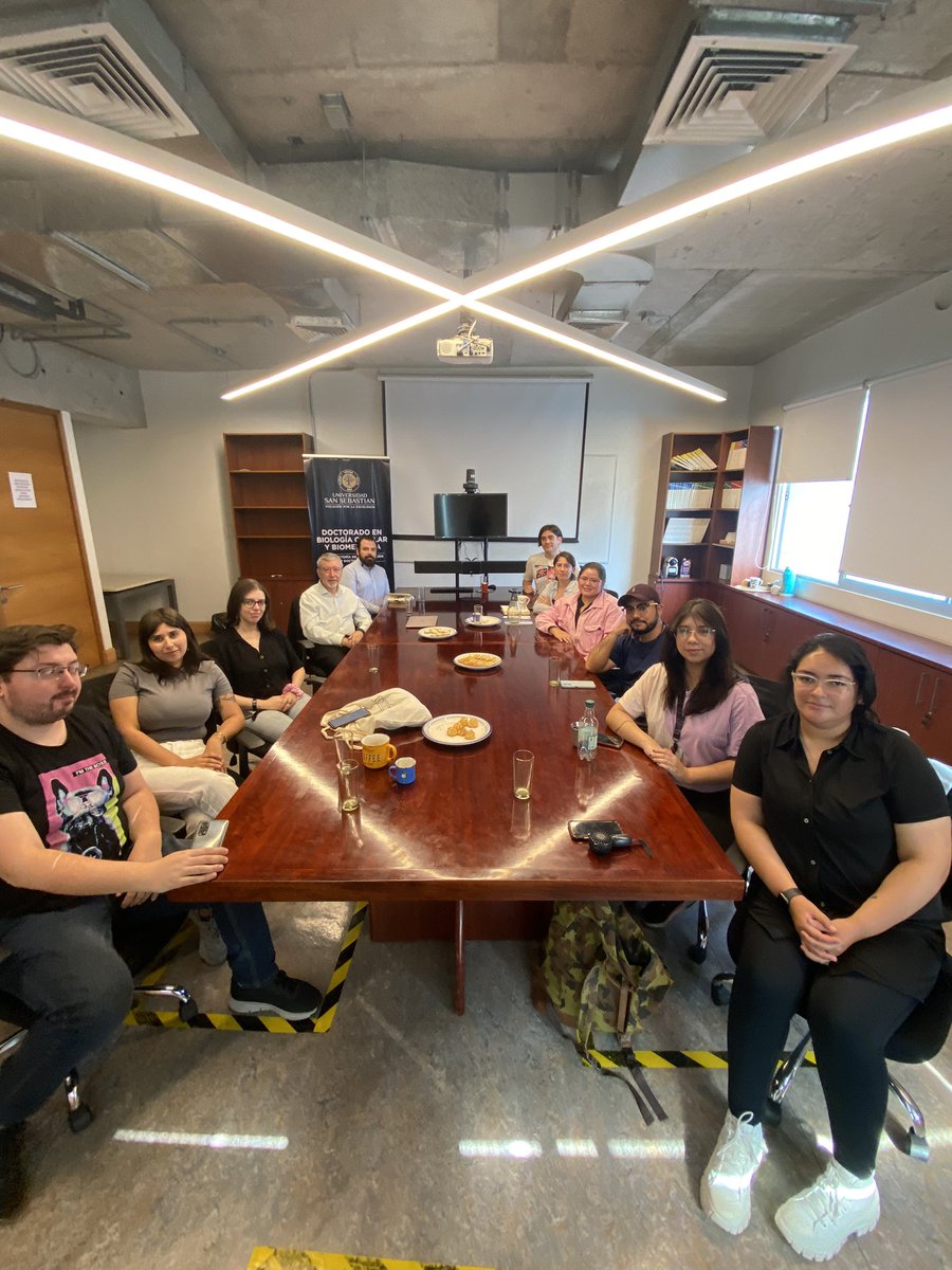 doc_biocell_med's tweet photo. Excelente instancia. Gracias Dr. Mayor por el gran conversatorio con estudiantes de nuestro Programa previo a su conferencia 🙌 https://t.co/ZvWYbterRA
