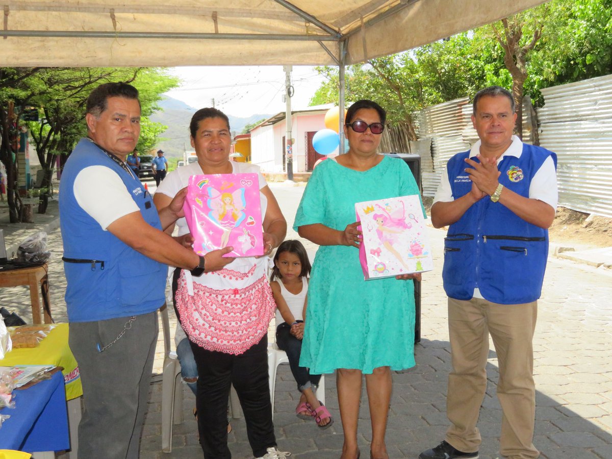 mifamilianic's tweet photo. #Madriz
En coordinación con la comisión departamental "Nicaragua fuerza bendita, emprendimientos que inspiran" participamos. en la Feria "Creatividad sin limites" con personas con discapacidad 
en el municipio de Somoto.
#AmorALaVida
#AmorALaFamilia https://t.co/xxt9eamv8c