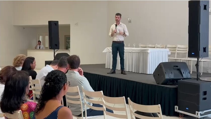 SistemaCNA's tweet image. O diretor técnico da CNA, Bruno Lucchi, reuniu-se com produtores rurais do município de Teixeira de Freitas, na Bahia, para falar sobre a atuação da confederação em diversos temas de interesse do setor. mla.bs/e0c1704d

#produtorrural #AGROT