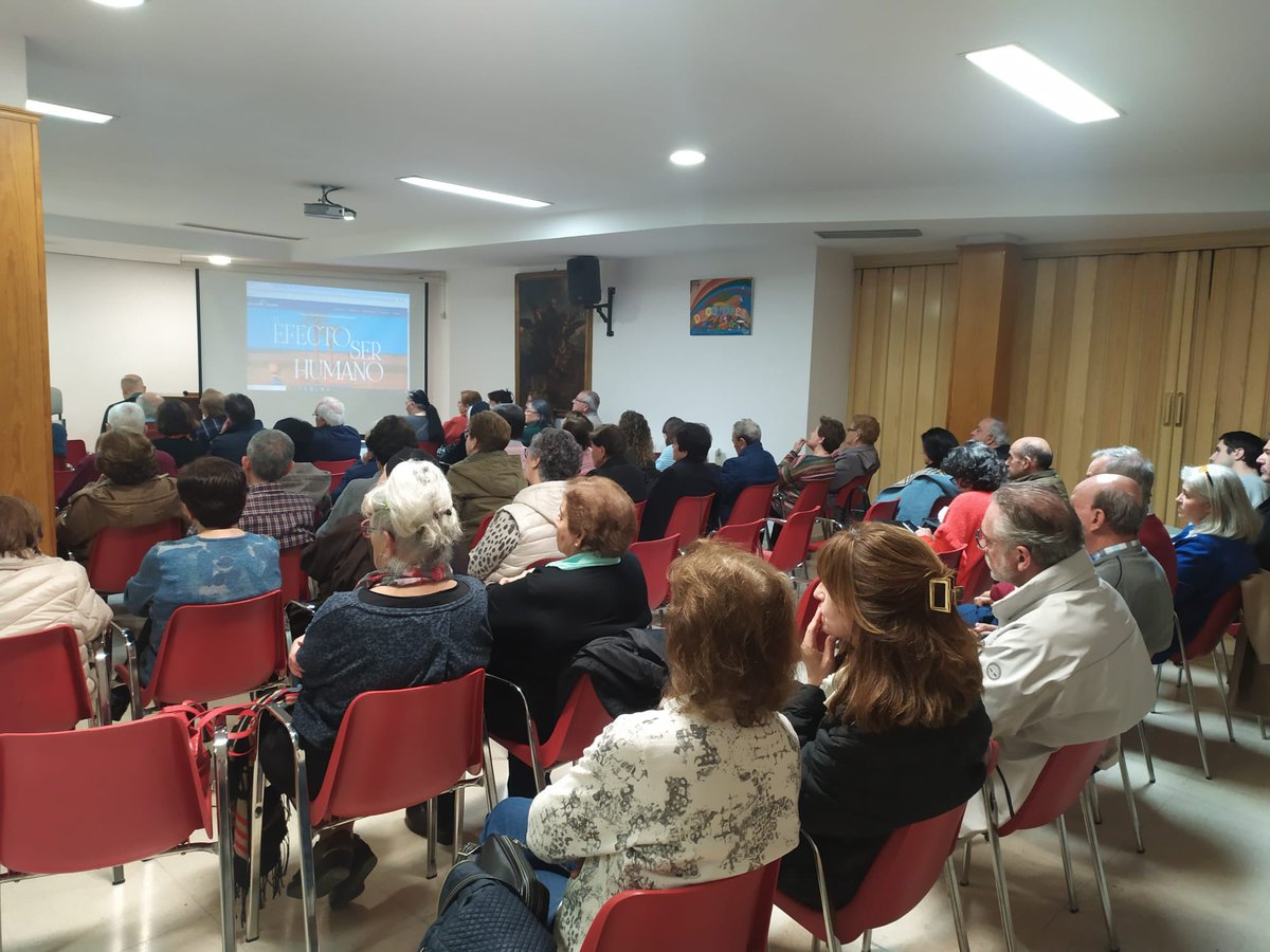Esta tarde estamos compartiendo el bocadillo solidario de #ManosUnidas en nuestra Parroquia, poniendo en valor la dimensión misionera y solidaria de nuestra Parroquia. 

#YoSoyParroquiaSanJulián
#SanJuliánSolidario