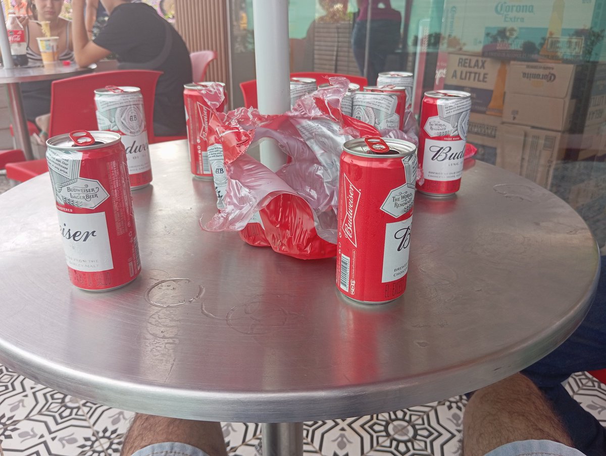 yitan_95's tweet photo. Aquí despechado, mujeres jamás las entenderé 😂😂😂😂 todo potiquenhiy es viernes https://t.co/5zzsggMdUV