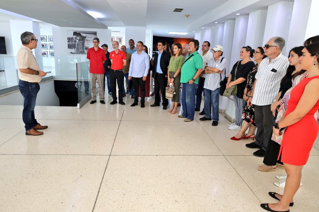 📸| En ocasión del Día de la Prensa Cubana se realizó emotivo encuentro con periodistas y comunicadores de #Cuba 🇨🇺, en la Dirección General de Prensa, Comunicación e Imagen de <a href="/CubaMINREX/">Cancillería de Cuba</a>.