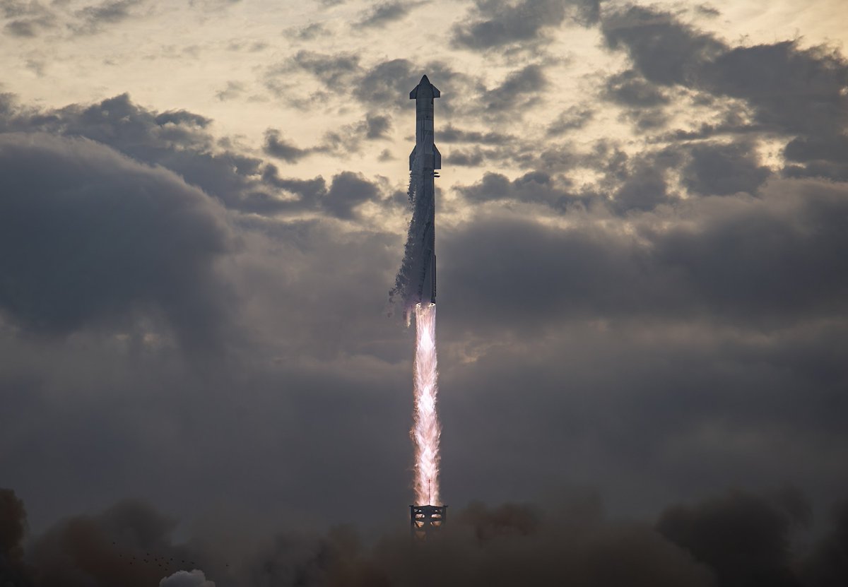 🔴SpaceX 3. Starship Fırlatmasını Başarıyla Tamamladı 🔥Geçtiğimiz gün SpaceX tarafından gerçekleştirilen 3. test uçuşu ile Starship programında inanılmaz bir ilerleme kaydedildi. 🚀SpaceX Starship'in 3. Test Uçuşunda; 📌Starship ve Super Heavy'i rampadan başarıyla kalktı.