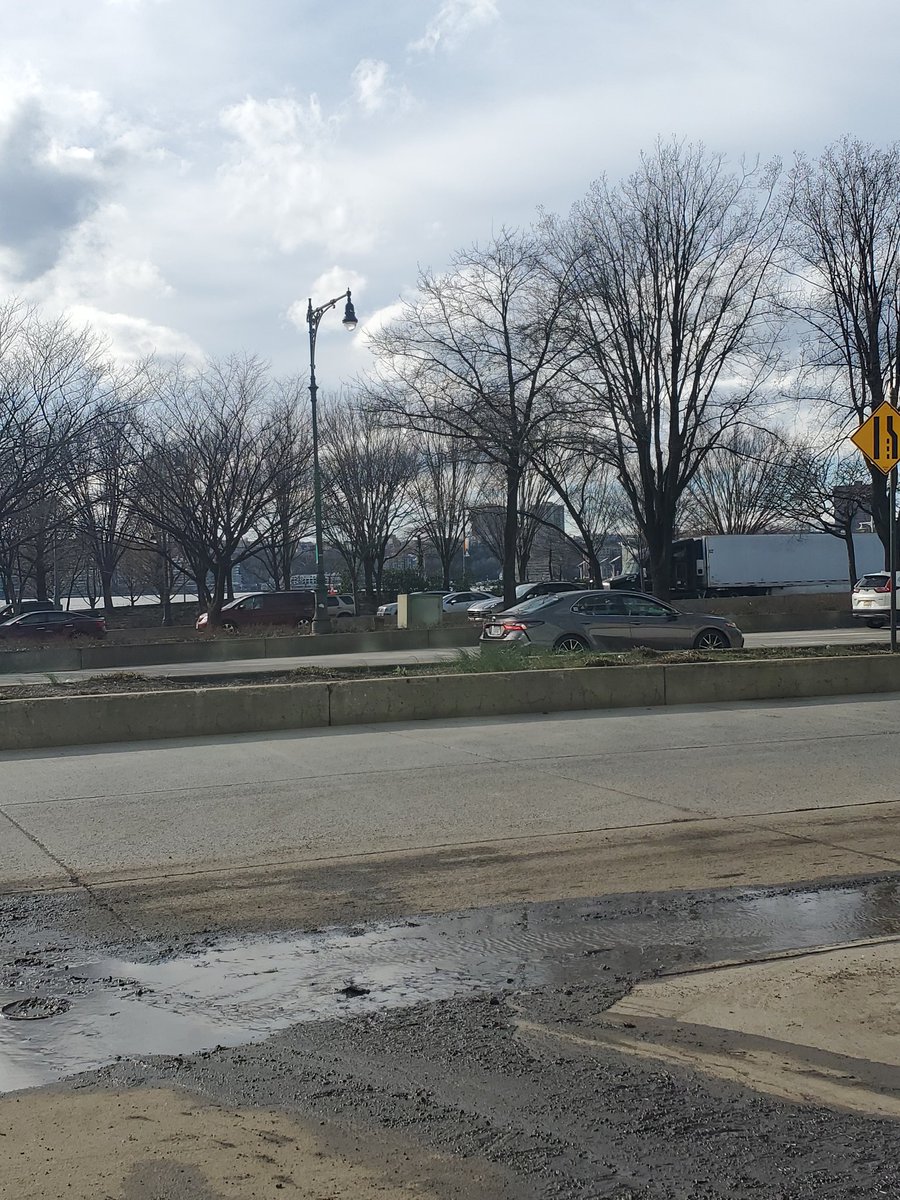 Robynsonfire's tweet image. Not a bad view, waiting for @thisisloveless 😊 it's pretty nice out but there's so much mud 😂