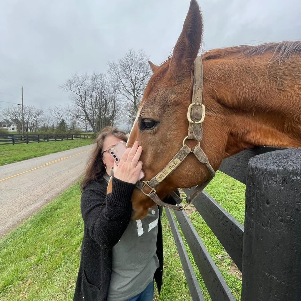 ukHolloway91's tweet image. She’s not on Twitter anymore, but she won’t mind. My friend Juanita was able to visit a muddy #WiseDan today. 🐐