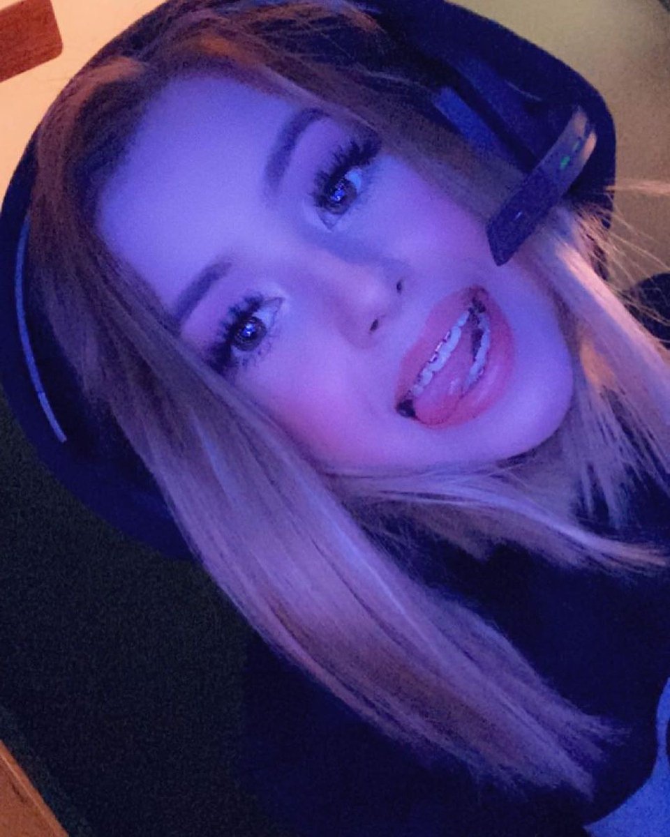 Katiarose017's tweet photo. Hey honey💕😊 I'm sending a picture of my tits &amp; pussy to the first 100 strangers who add me on Snapchat  hurry up or youll miss it!!🍆🤫 #hotchat #pussy #porn #xxx #SNAPCHATLEAKED #nudes #freenudes #OFgirls https://t.co/Ai44zh1aMA