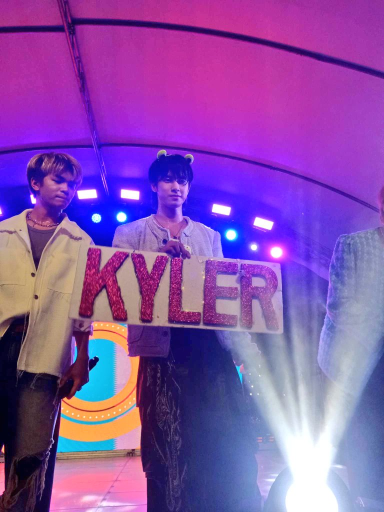 kylerchingus6's tweet photo. Wala po akong ma Sabi kundi 💓Salamat dahil ikaw yon 
 2023 -2024 
Dilang si Kyler Ang nag glow up pati LED lights ko nag improve din dahil yong idol Kona Ang humawak

HORI7ON X SM LANANG
#HORI7ON_KYLER
#LUCKY_in_DAVAO
#HORI7ON #호라이즌 
@HORI7ONofficial https://t.co/xhYJuSWHSi