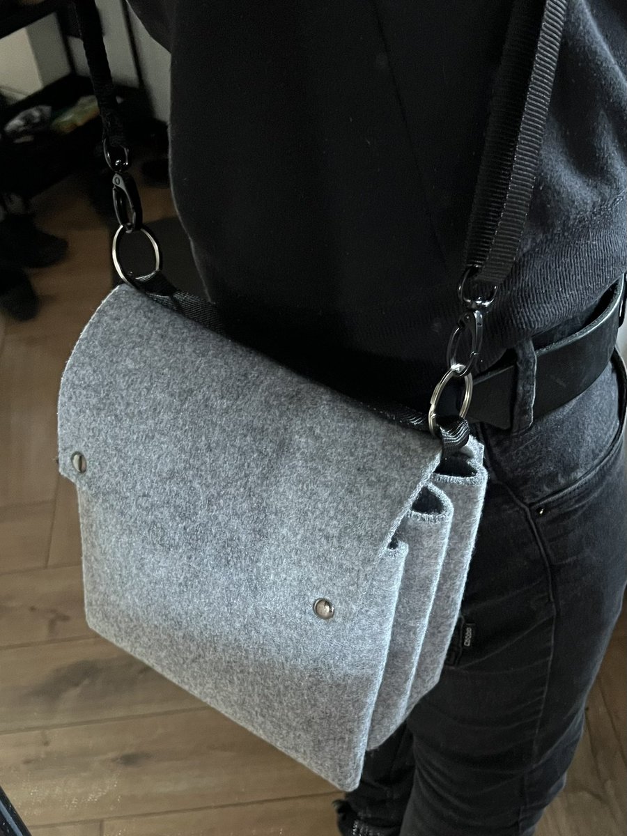 FalbaTech's tweet image. 🌿 Protect Your Split Keyboard with the Origami Bag! Eco-friendly, unique origami design, now with 2 or 3 pocket options. Style meets reliability. 🛍️ #OrigamiBag #EcoTech #KeyboardProtection #SplitKeyboard #SustainableDesign #TechStyle #KEEB_PD #KEEB_PD_R177 #KEEB_PD_R181 #html5