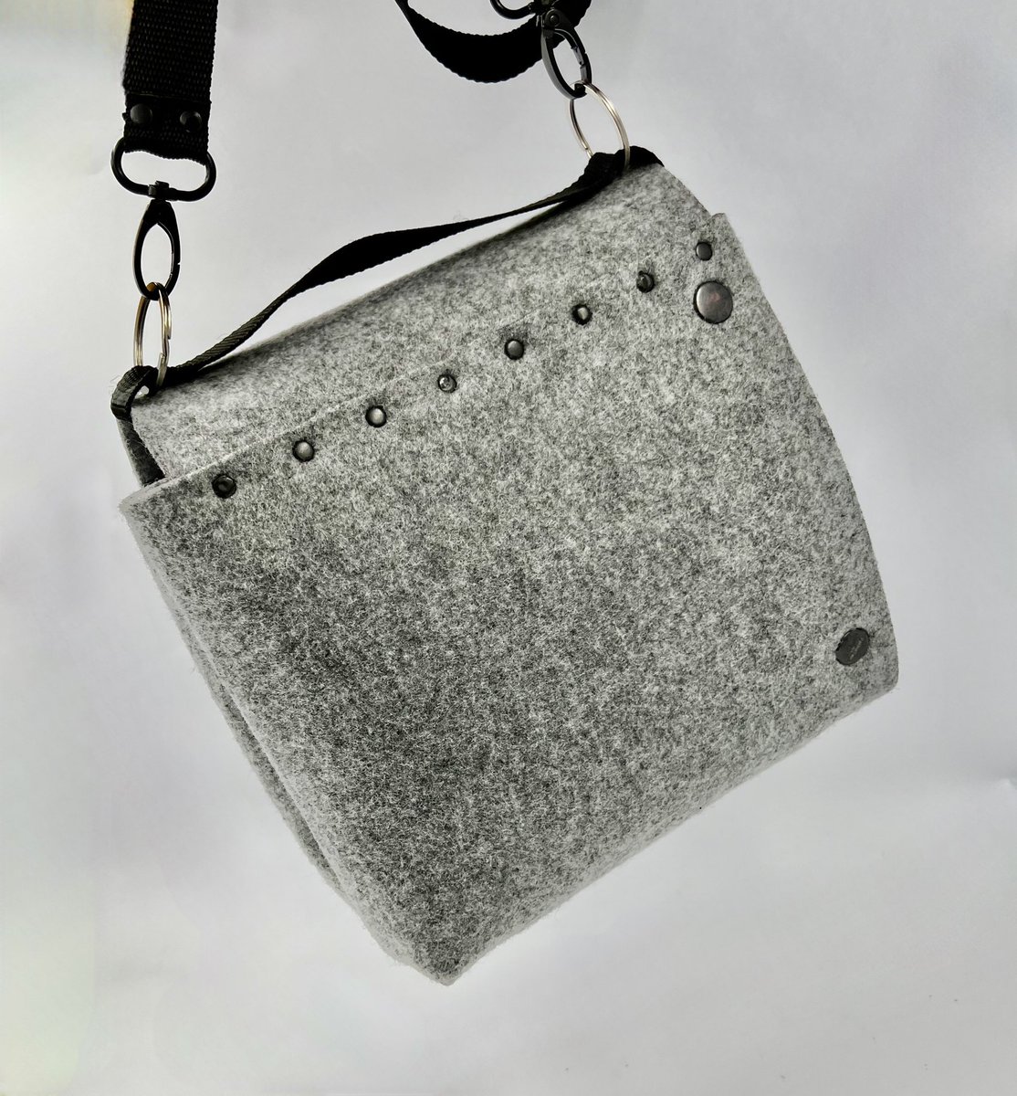 FalbaTech's tweet image. 🌿 Protect Your Split Keyboard with the Origami Bag! Eco-friendly, unique origami design, now with 2 or 3 pocket options. Style meets reliability. 🛍️ #OrigamiBag #EcoTech #KeyboardProtection #SplitKeyboard #SustainableDesign #TechStyle #KEEB_PD #KEEB_PD_R177 #KEEB_PD_R181 #html5