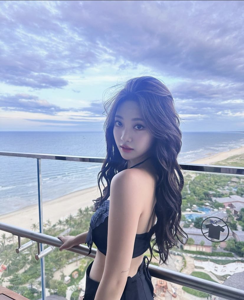 ningning (@ningshourly) on Twitter photo 