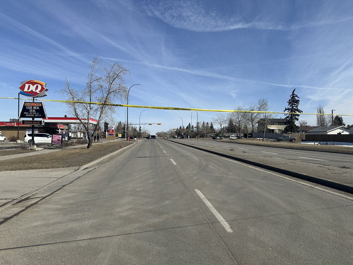 On location at the Calgary Police standoff in Penbrooke Meadows. Public safety risk remains @citynewscalgary