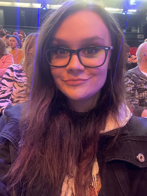 Yell at me if you see me on TV 👀 #TheLastLeg https://t.co/sMhVJcefSm<a href="/tag/thelastleg"class="tags">#TheLastLeg</a>