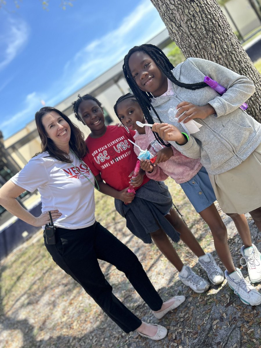 🎉Celebrating Academic Growth 🎉 Today we recognized our students who met typical & stretch growth on their Reading & Math diagnostics! It was a fun time enjoying the Florida sunshine with music, bubbles, and sidewalk chalk! #vbevibe