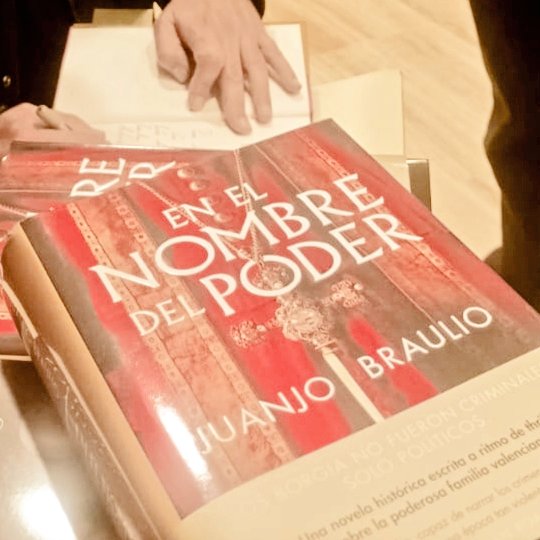 .<a href="/JuanjoBraulio/">Juanjo Braulio</a> ha presentado 📚 esta tarde en la #FeriaLibroLorca su novela ✍️ 'En el nombre del poder'.

De este modo, concluimos este segundo día en #Lorca.

Mañana, ¡más!

#FLibroLorca #FeriaLibroLorca #LorcaCiudadDeLibro