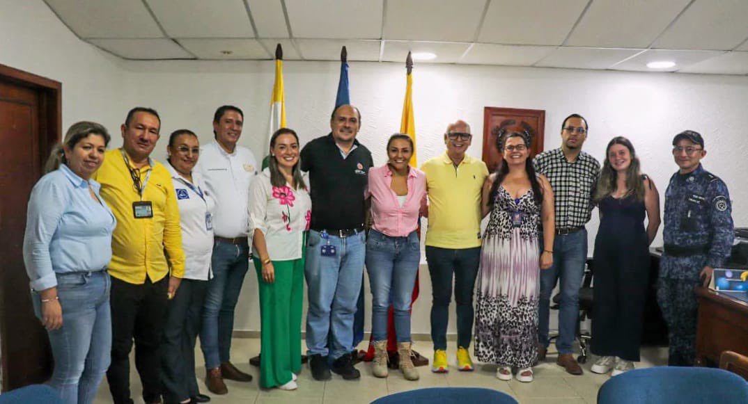 GobMeta's tweet photo. Iniciamos diálogos para establecer alianzas con instituciones de educación superior, permitiendo así, que tanto el personal del INPEC como los reclusos, accedan a la educación superior en la Colonia Penal de Oriente y la Penitenciaría de mediana seguridad de Acacías. https://t.co/BiBMzicbbN