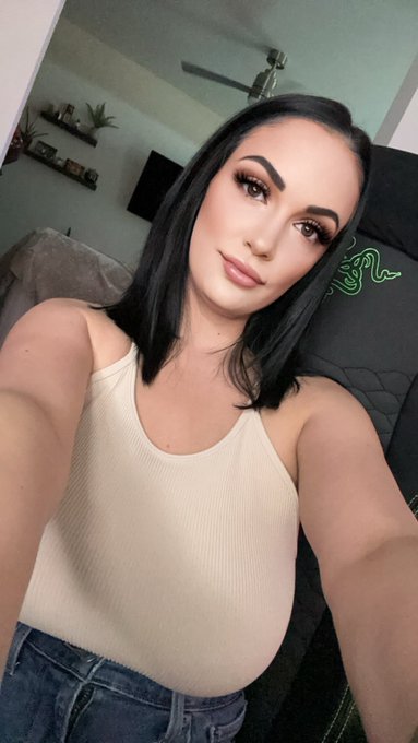 Logging online for a club show &hellip;. Naked&hellip; here&rsquo;s the link to join  https://t.co/OC0Q0s2Q27 https://t.<a href="/tag/onmfc"class="tags"><span>#onmfc</span></a>