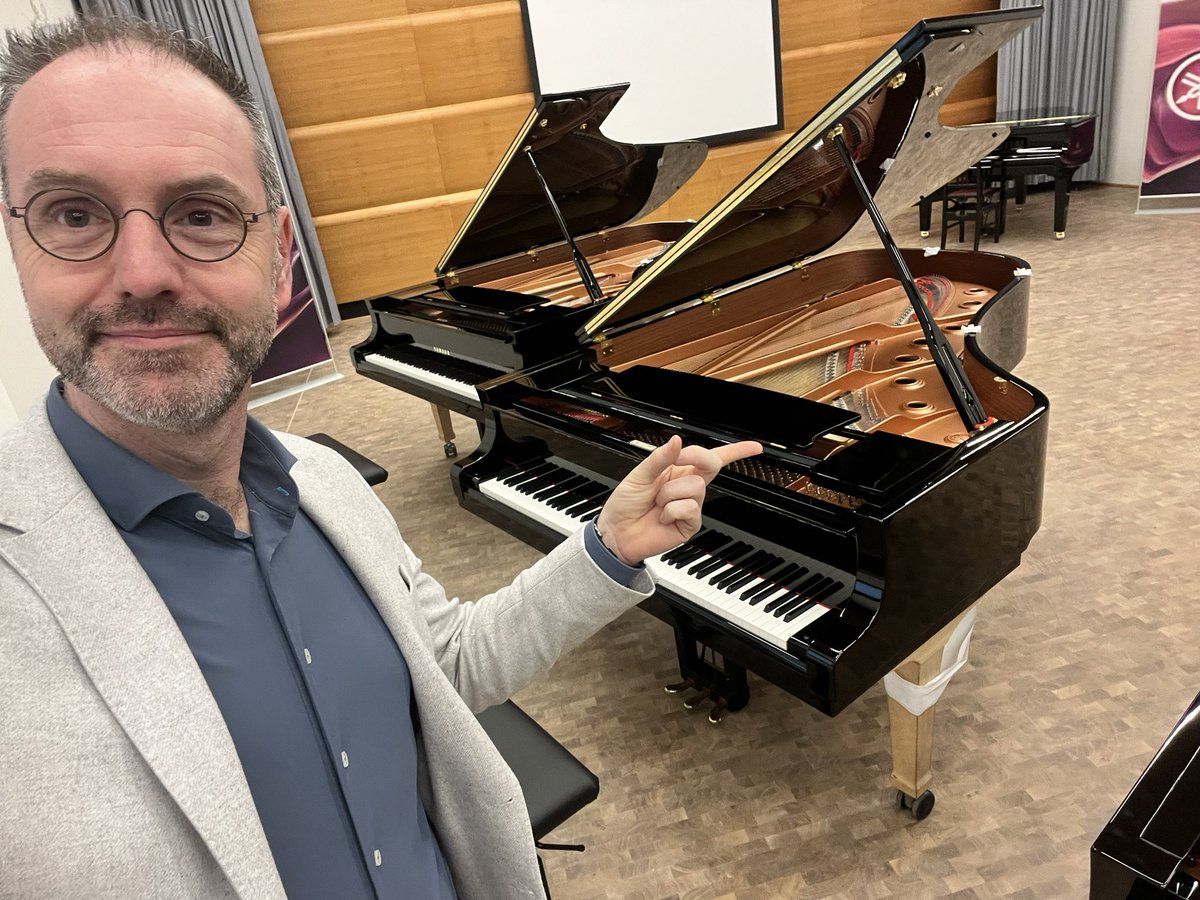 En dit is ‘m geworden…👈 een nieuwe Yamaha C7X vleugel voor <a href="/DeTamboer/">Theater De Tamboer</a>. Mogelijk gemaakt door vele donaties van onze bezoekers, De Vrienden en de Sociëteit. Wat een geweldige aanwinst☺️