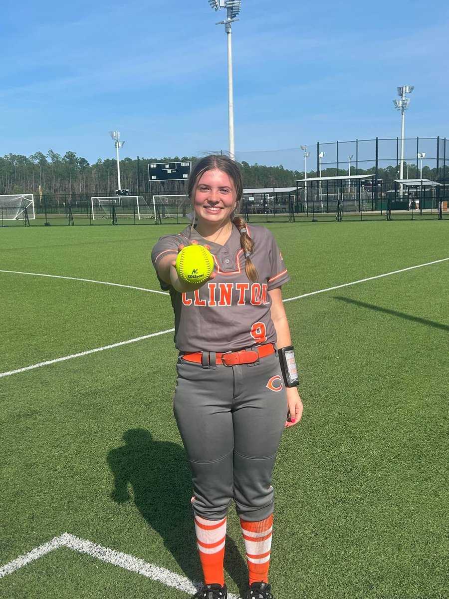 Freshman Mandy Chambers hit her first homerun of the season in our JV game vs. Anderson County yesterday to help the Dragons get a 13-0 victory over the Mavs! 🐉🥎🧡 #GoLadyDragons