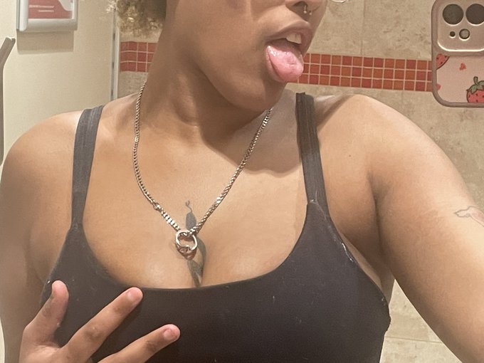 guess who&rsquo;s in a new house ;) new content coming soon ^^ https://t.co/VwC8fbd5MC