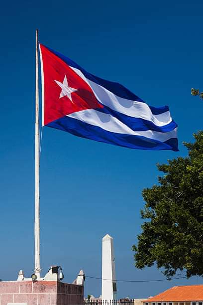 'El viento sopla fuerte, pero la montaña no lo reverencia' #Cuba #DeZurdaTeam