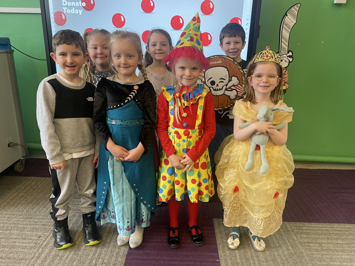 YBanwy's tweet photo. Diwrnod Trwynau Coch 🔴 Thema heddiw- gwisg i roi gwên ar wyneb 😊 Comic Relief #rednoseday2024 Diolch i Griw Lliwio’r Byd am drefnu’r diwrnod a chasglu £75. Da iawn chi eto! Plant prysur sydd yn meddwl am eraill! https://t.co/iouzmMdRNz