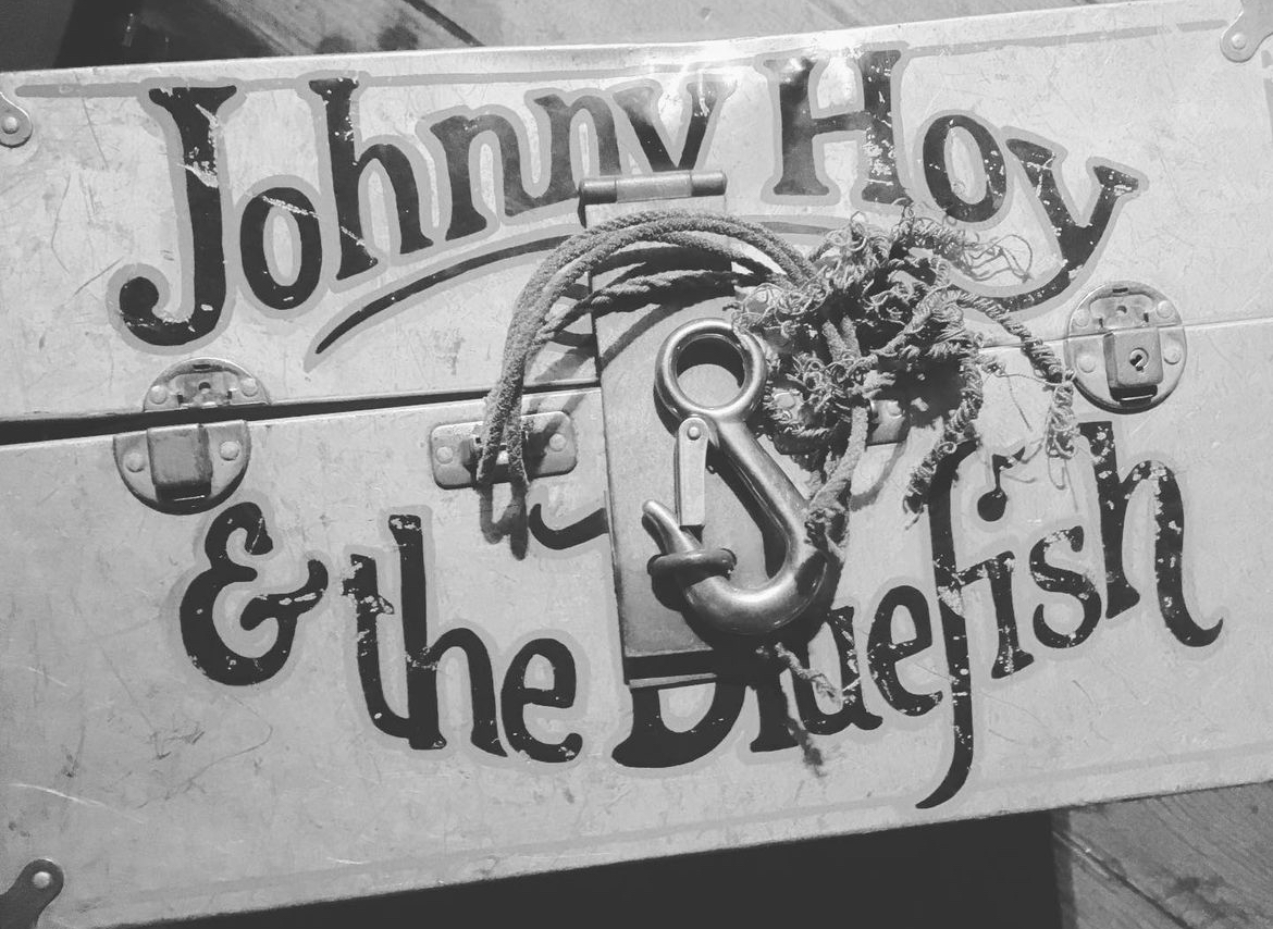 mvtweets's tweet photo. #Music tonight: 7-9pm David Stanwood's Three Pianos at Pathways ARTS in #Chilmark, 8pm Johnny Hoy &amp; the Bluefish at the PA Club + 10pm DJ Supa Ricky Prime spins at the Ritz's first night back in #OakBluffs. https://t.co/Kh1jjc6H0l