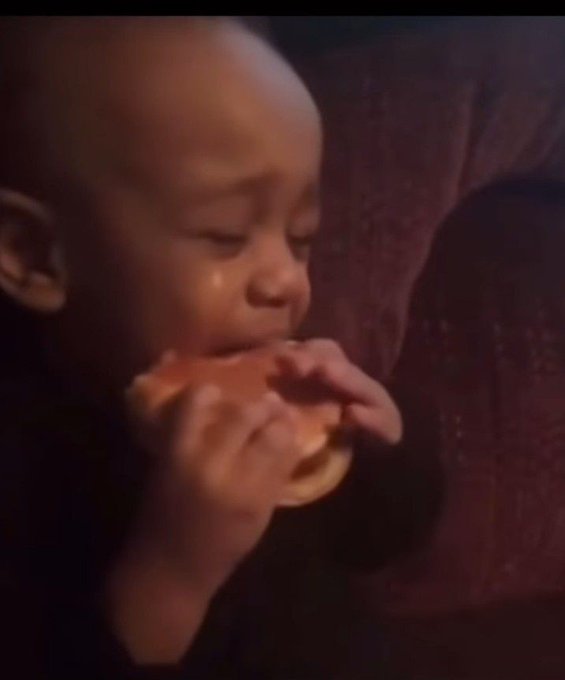 yo y las girls mientras nos quejamos de que estamos gordas y por eso nadie nos quiere ni nos va a querer