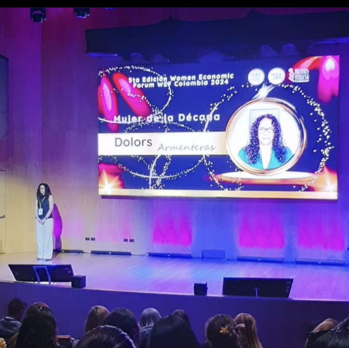 #OrgulloUNAL <a href="/darmenteras/">Prof. Dr. Dolors Armenteras</a> una excelente colega, profesora e investigadora <a href="/CienciasUNALBog/">Facultad de Ciencias - Universidad Nacional</a> galardonada por el Foro Económico Mundial, como “Mujer de la Década”. 
Ejemplo para las nuevas generaciones. 

Aplausos de pie por este merecido reconocimiento 🏆 👏🏻👏🏻👏🏻