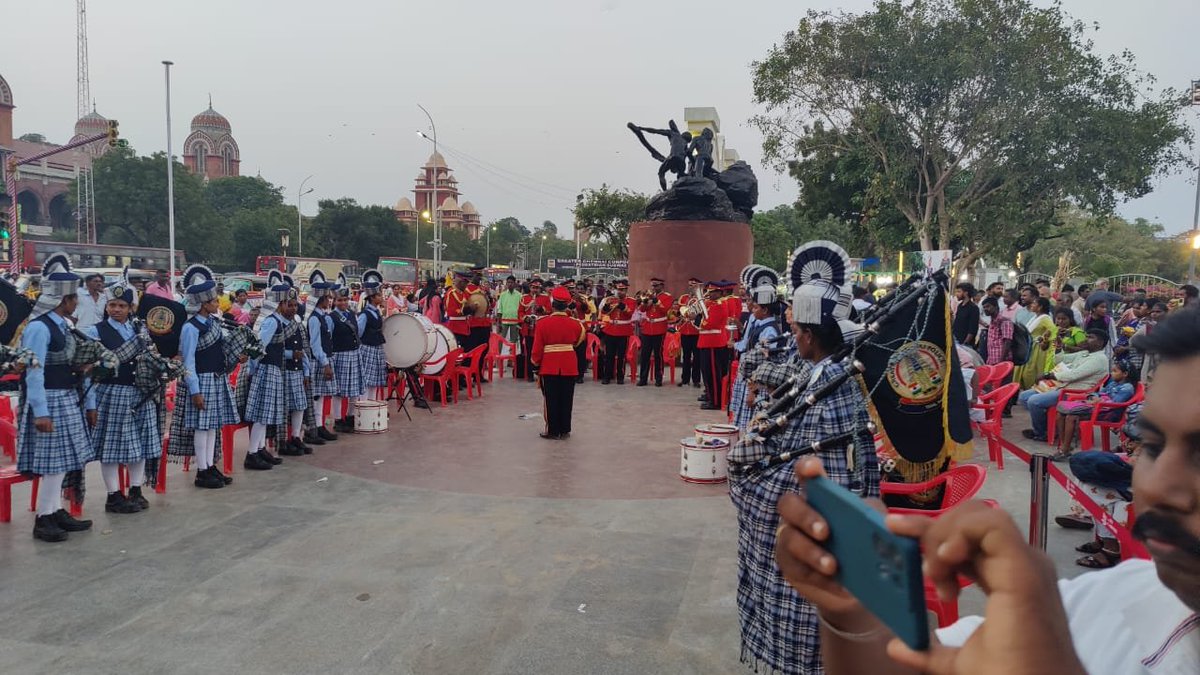 🎵🎶Join us for a musical evening at Marina Beach today! 🎶  

 🎶The #GreaterChennaiPolice  will perform   Police Band and Bagpiper show 🎶
Near Labour Statue, Marina. 4:30 pm.   

Don’t miss this spectacular event! 🎶🎶🎶

#Chennai #PoliceBand #BagpiperShow #MarinaBeach #Music