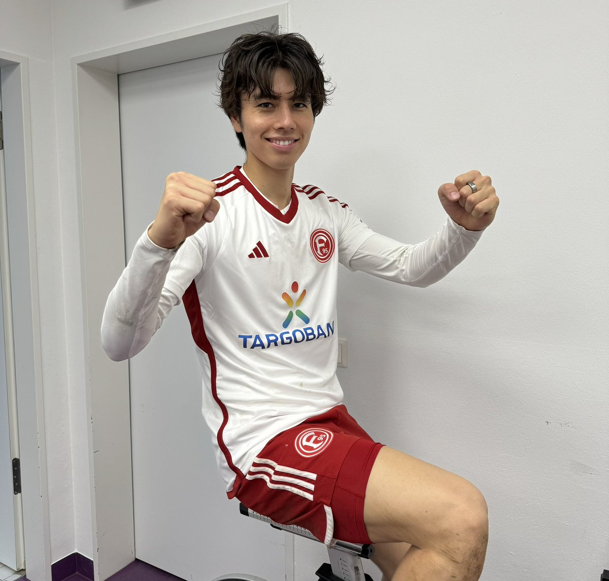 F95_jp's tweet photo. 碧 😍💪

1️⃣得点⚽️
1️⃣アシスト👟
勝ち点3️⃣✨

#フォルトゥナ | 🔴⚪️ | #田中碧 | #OSNF95 https://t.co/088F8rwo27