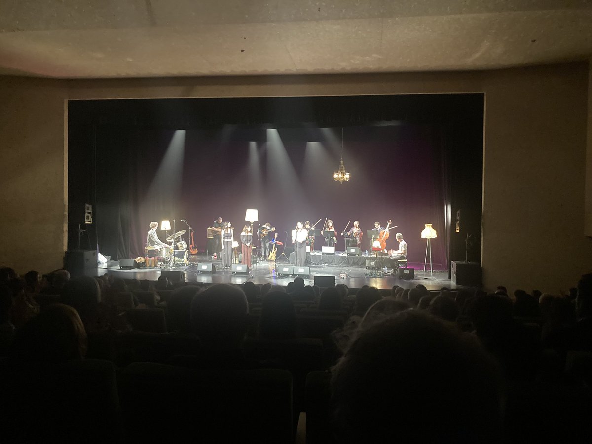 “AMA” diskoa aurkeztu du gaur <a href="/tenpora/">フサフサ</a> taldeak, ohiko kideez gain, hainbat lagunekin batera, kontzertu eder batean. Doinu eta hitz gozo eta landuak. Zorionak @Juantxozetxe <a href="/EleneArandia/">Elene Arandia</a> eta taldekide guztiei.