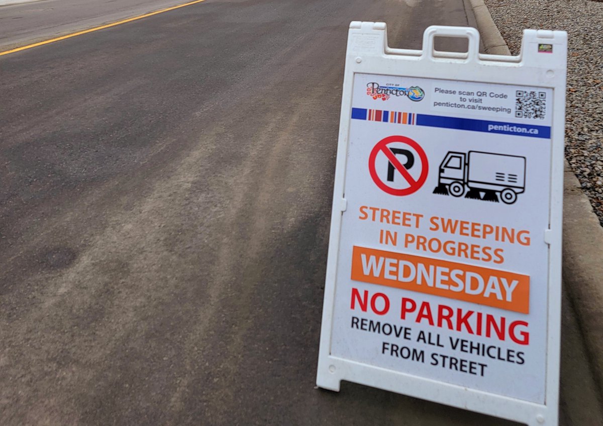 Street sweepers will be heading into the rural areas of Penticton starting next week. This will include Lower Bench, Upper Bench, Corbishly and Naramata Road. ❗️ Watch for these signs and slow-moving vehicles - and yield to oncoming traffic when passing. penticton.ca/sweeping