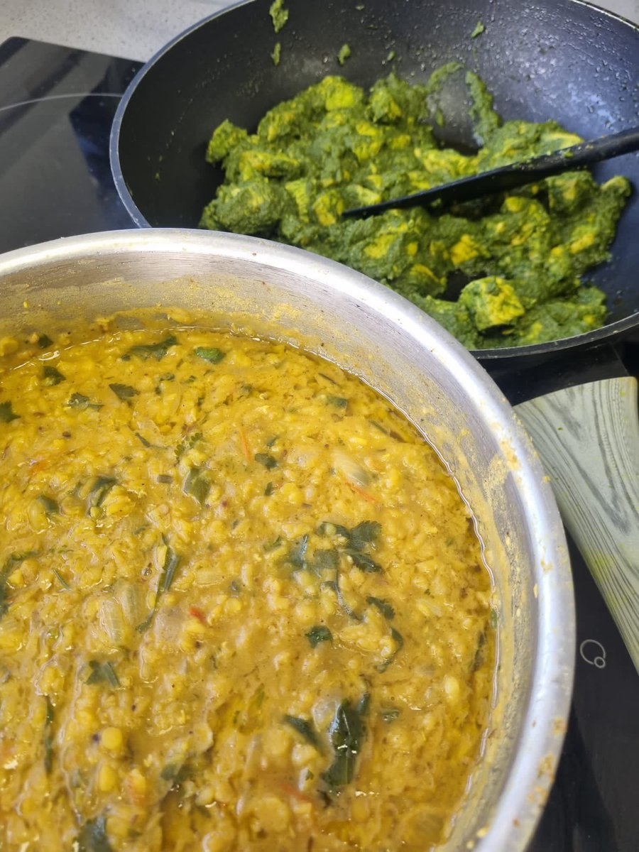 Chase away the winter blues with our Green Chicken with Dhal. Yet another colourful recipe demonstrated by Chef Naseem at our recent ‘Cooking with Confidence’ class.  🎨 #healthyfood #chicken #communitykitchen #lentil