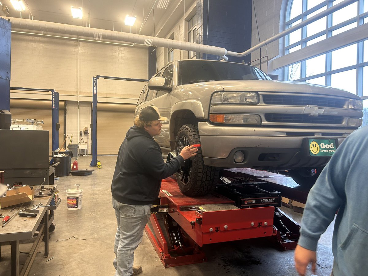 Delora Idehenre ✈️ #FETC2025 Presenter (@eduidehenre) on Twitter photo Pairing competencies, <a href="/quizizz/">Quizizz (now Wayground)</a>, and 🚗automotive. Having an awesome time with my shop boys. Learning flowing 🔁both ways. #YSD1LegacyBuilders Pairing competencies, <a href="/quizizz/">Quizizz (now Wayground)</a>, and 🚗automotive. Having an awesome time with my shop boys. Learning flowing 🔁both ways. #YSD1LegacyBuilders
