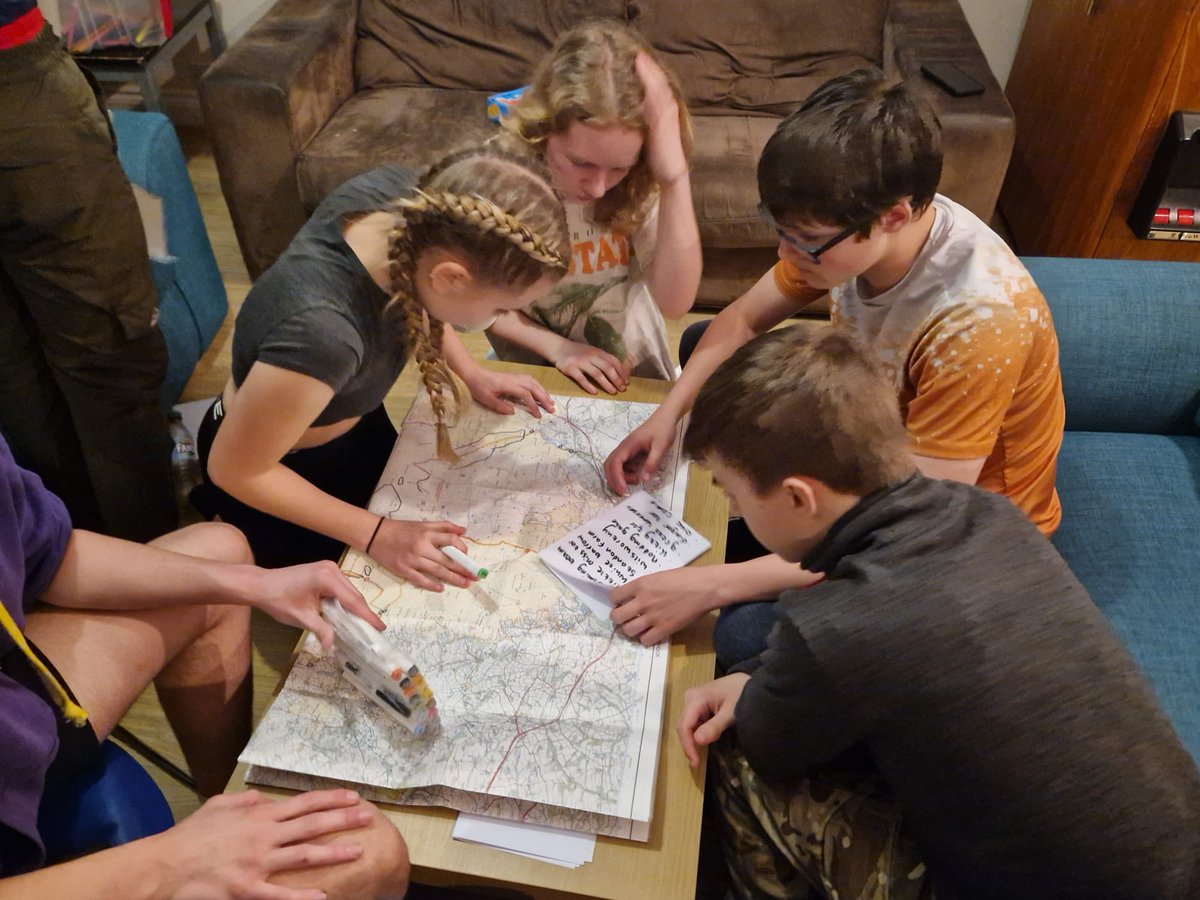 glt_sw's tweet photo. The 45 milers are busy planning their route for the weekend . The focus of the weekend being stamina ,pace and distance . All determined to smash it !@YateAcademy @BlaiseHighSch @HenleyBankHigh @YateAcademy @GreenshawTrust https://t.co/mdqbEmoWkm