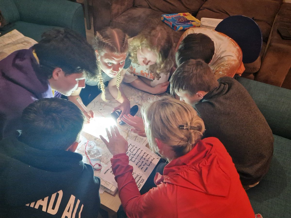 glt_sw's tweet photo. The 45 milers are busy planning their route for the weekend . The focus of the weekend being stamina ,pace and distance . All determined to smash it !@YateAcademy @BlaiseHighSch @HenleyBankHigh @YateAcademy @GreenshawTrust https://t.co/mdqbEmoWkm