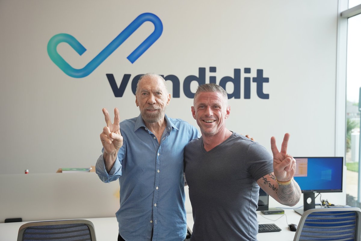 Happy Friday! 

Peace, love, and happiness from two of Vendidit’s Founders, John Paul DeJoria and Gary Stephens.

#Leadership #Vision #Vendidit