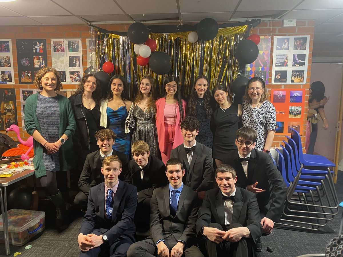 Borlase's tweet photo. Celebrating #britishscienceweek2024 at the Borlase STEM dinner for Year 12 and 13 presenting prizes, building bridges, making balloon molymods, and suturing bananas! Inspired and inspiring, empowered and empowering, and definitely shaping the future! https://t.co/ebFs6wNzRr