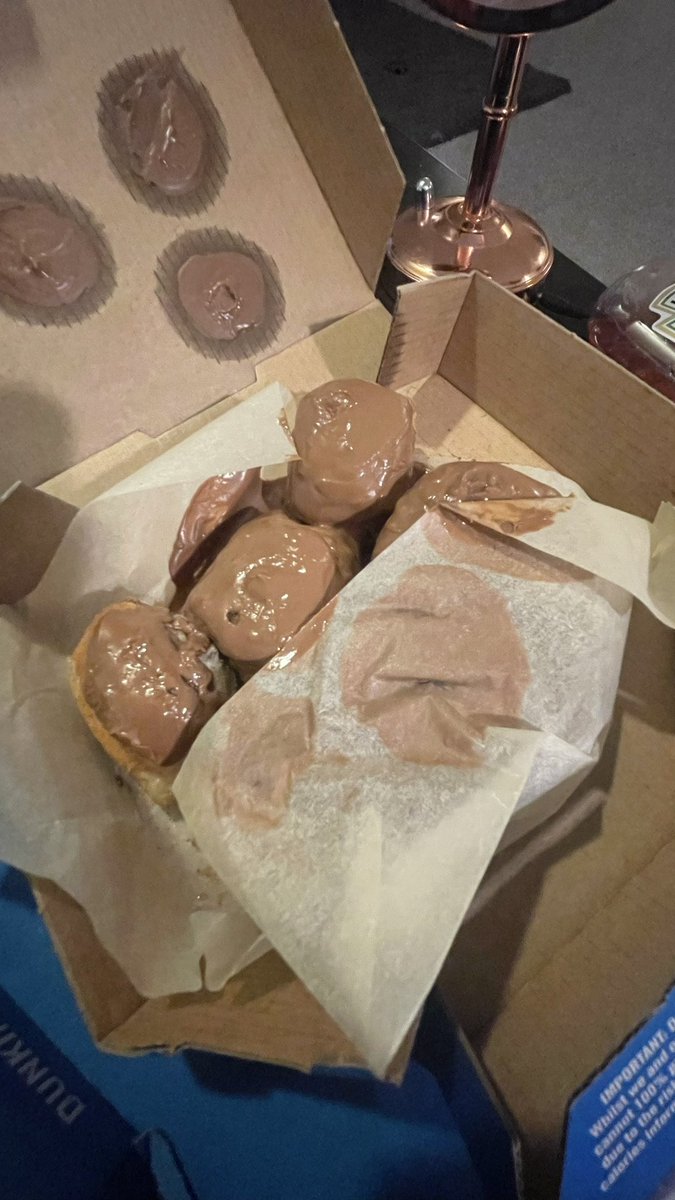 LifeByBen's tweet photo. @Dominos_UK ordered dough balls and you sent chocolate not cheese? https://t.co/DFnvM3xzUY