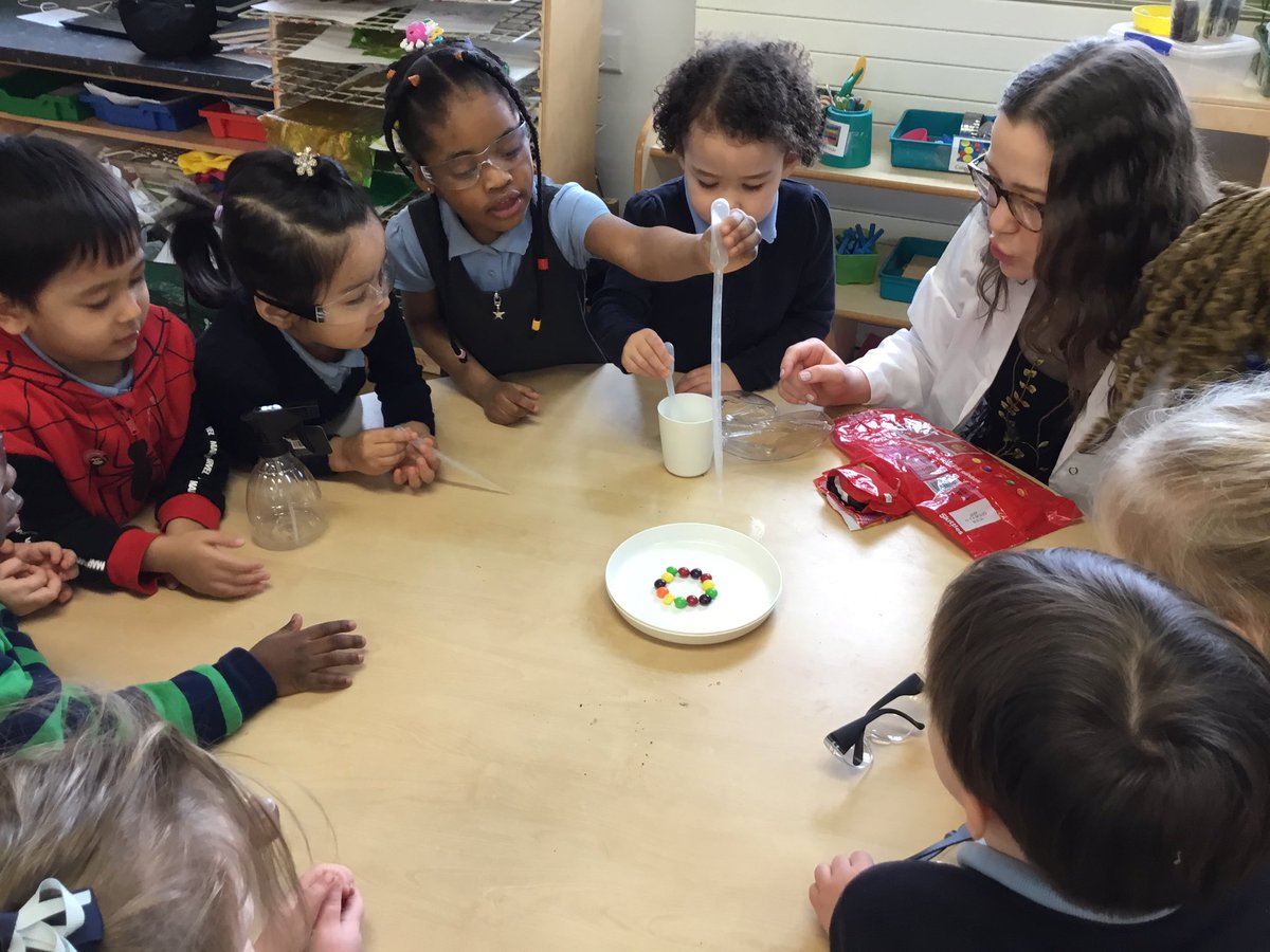 ListerinfN's tweet photo. Nursery enjoyed a visit from Miss McGowan who is a scientist. She visited Nusery to help the children to celebrate British Science Week. https://t.co/4Cnxdqxywy