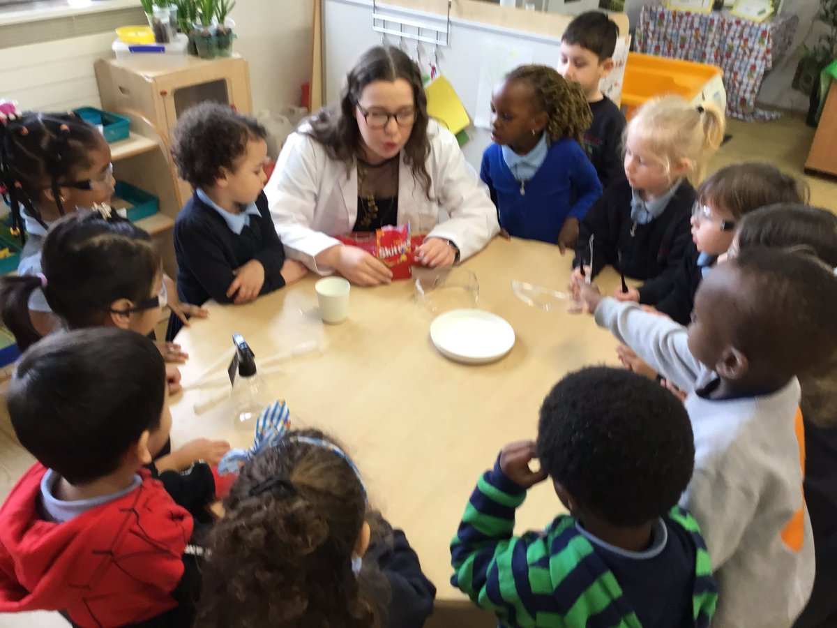 ListerinfN's tweet photo. Nursery enjoyed a visit from Miss McGowan who is a scientist. She visited Nusery to help the children to celebrate British Science Week. https://t.co/4Cnxdqxywy
