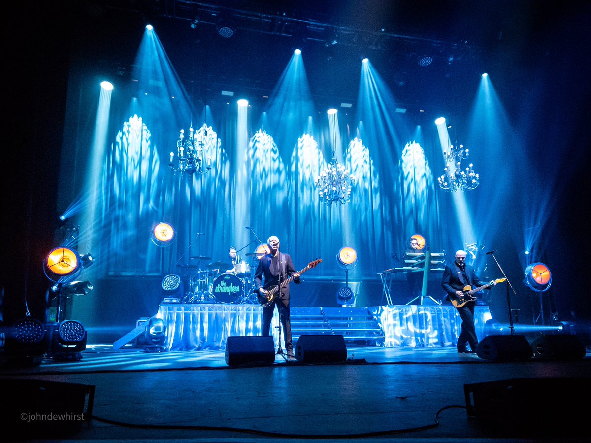 The Apollo stage bathed in blue, Manchester tonight #50thanniversarytour 🏴󠁧󠁢󠁥󠁮󠁧󠁿🇬🇧 (pic John Dewhirst)