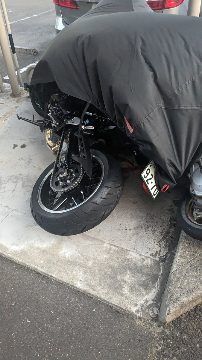 vintagets0711's tweet photo. やはりの強風により
バイク転倒…　1センチぐらい
リアカバー割れたけどしばらく直さない…　月1回はシンドイ

#Z900RS #ハーレー　#ブレイクアウト　 #バイク好きと繋がりたい 　#デニム経年変化

海外ヴィンテージSHOP
一部スーパーセール中！
https://t.co/nCqmttMrJR
#ヴィンテージデニム https://t.co/zLVUCCGaw9