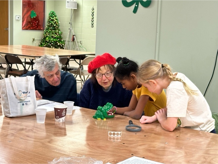vedder_g's tweet photo. MGV Student Council Visits Senior Center https://t.co/cjb3qUsoV5 https://t.co/85HWzjFUbA