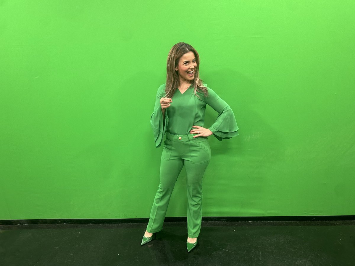 JasmineKTSM's tweet photo. You know what this Sunday is? It’s St. Patrick’s Day 🍀 and I’m here to remind you to drive responsibly 🚙💨 I am your traffic reporter @KTSMtv 🚨🚧 #ElPaso #localnews #trafficreporter #StPatricksDay https://t.co/t2KfJvL0eb