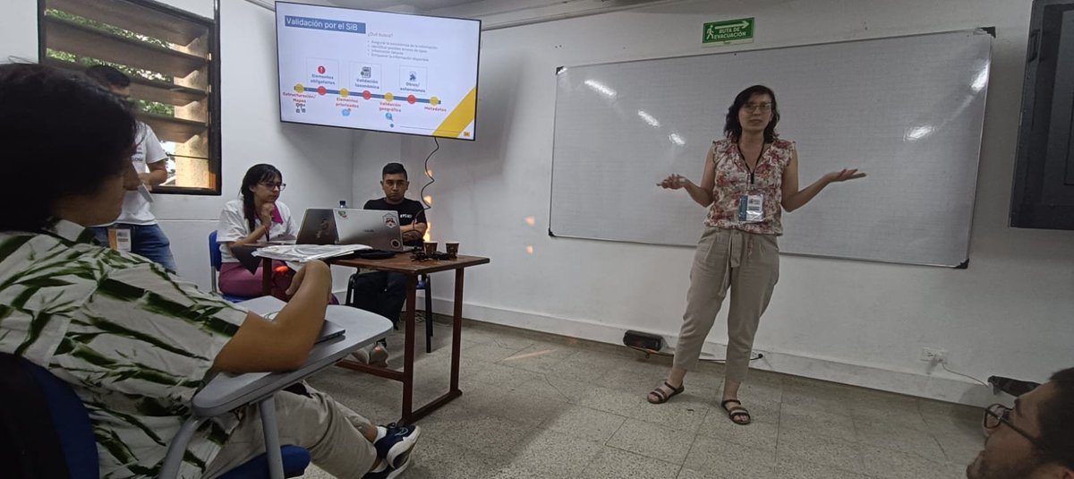 Ayer @goreleuro presentó la ponencia 'Listas de chequeo: Mamíferos de Colombia, evaluación, actualización y publicación' en el @VCCM_2023. 🐒 Expuso el trabajo conjunto con la @SCMas2 con datos de 548 especies de estos vertebrados. Aquí la lista: biodiversidad.co/dataset/search…