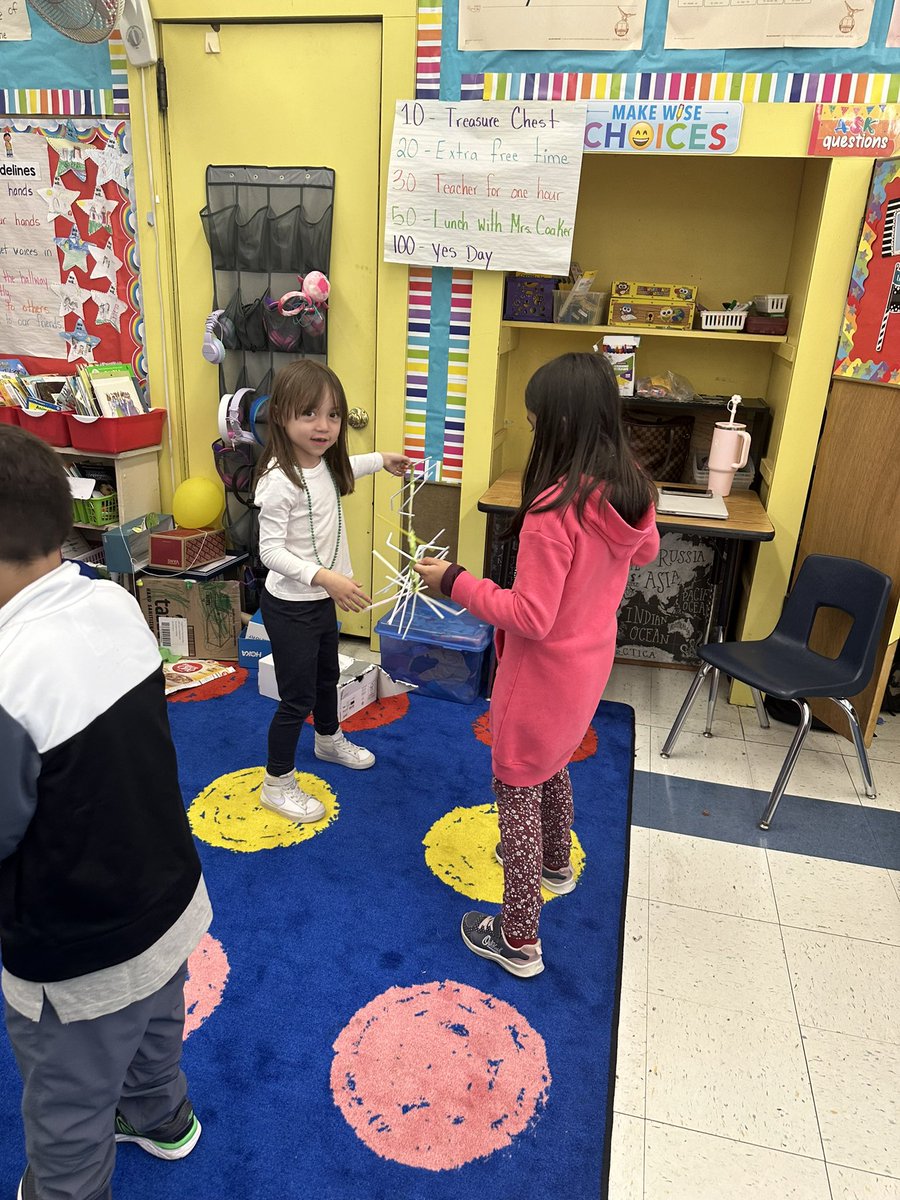 JenniferCoaker's tweet photo. This week in science we made sound waves!!  We learned that the vibrations from sound waves cause our ears to send signals to our brains to create sound. @NHPGCP @NHPRoadSchool https://t.co/7YtqdC2ypg