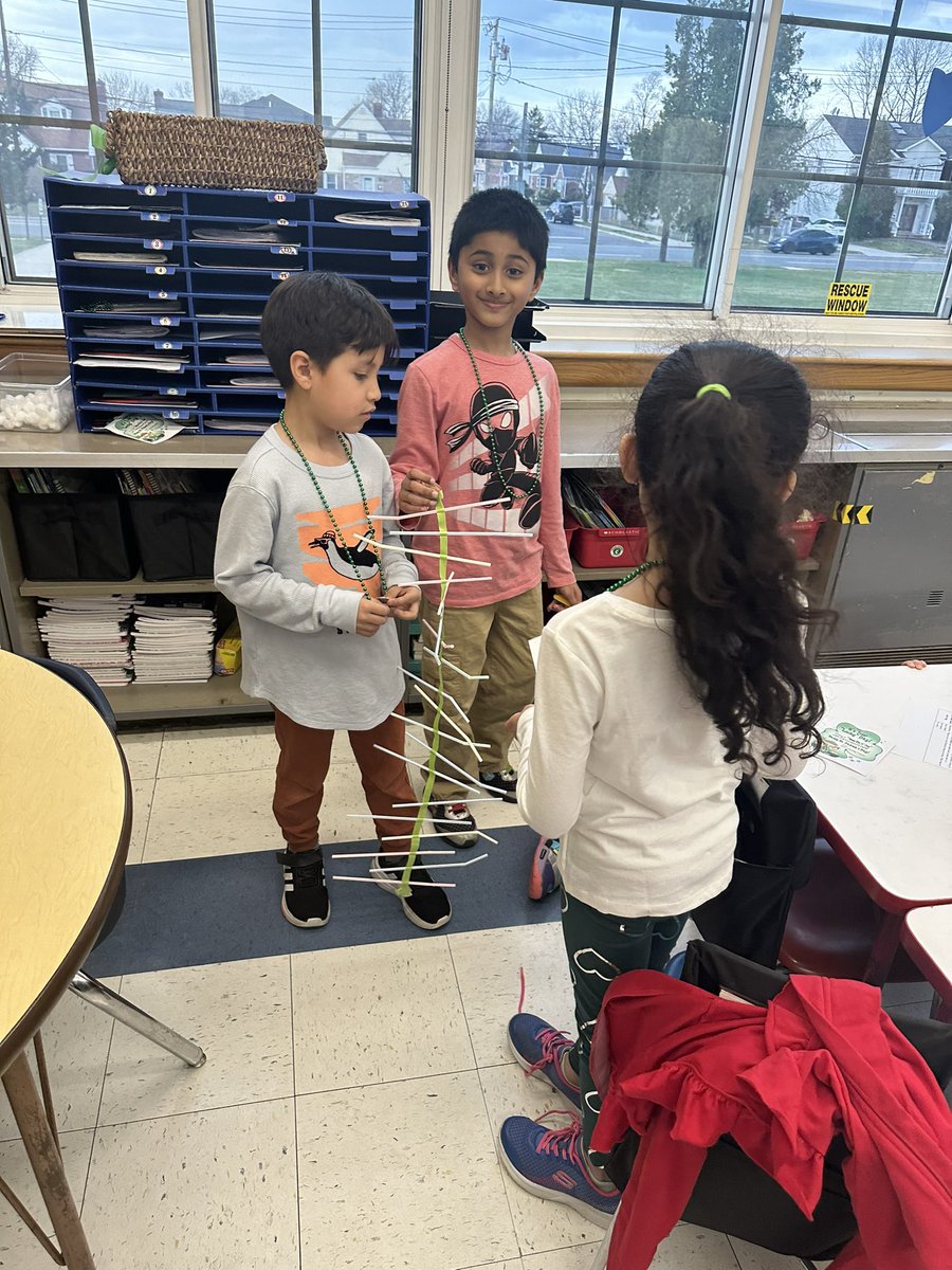 JenniferCoaker's tweet photo. This week in science we made sound waves!!  We learned that the vibrations from sound waves cause our ears to send signals to our brains to create sound. @NHPGCP @NHPRoadSchool https://t.co/7YtqdC2ypg