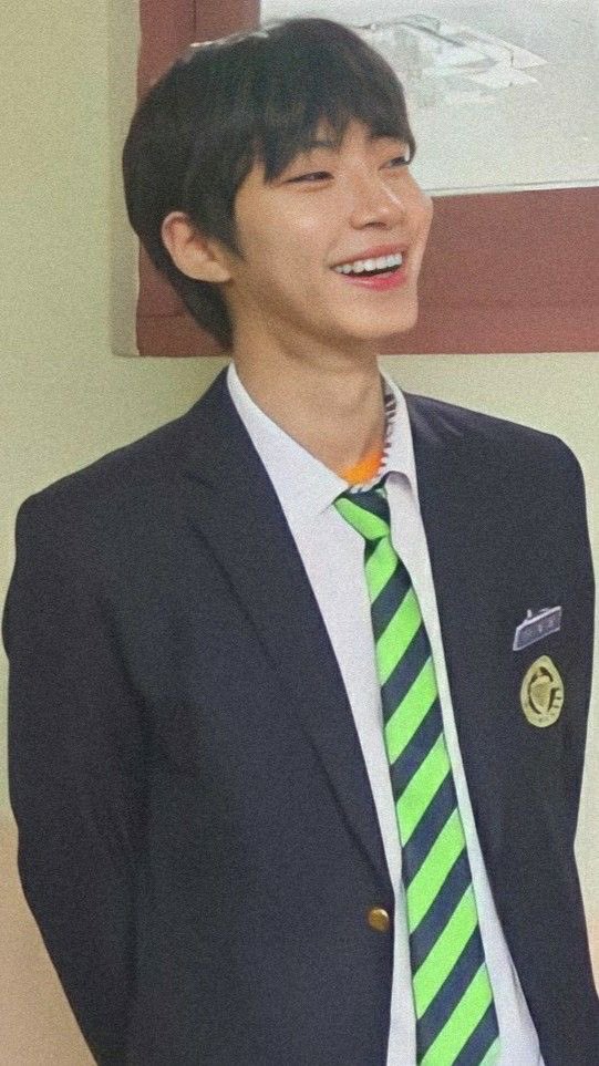 nindyracc's tweet photo. @kdrama_menfess Hwang In-Youp spesial anak sma dan second lead😂 https://t.co/Bb6agrjuXB